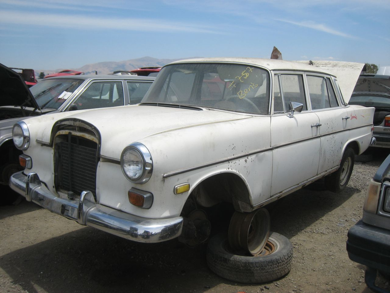 Illustration for article titled Happy Tailfins And All, This 1965 Mercedes-Benz 190c Is Crusher-Bound
